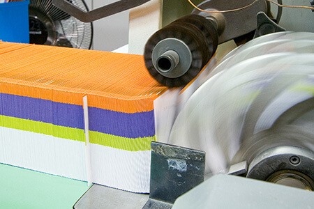 Mayer Gruppe nutzt die automatisierte Routenfindung für werksübergreifende Produktionen Mayer Group Envelope Production